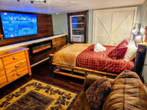 Private Cabin- Breakfast - Double Tub - 75in TV - SUP - Washer Dryer - BBQ
